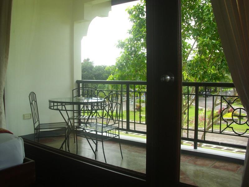 Graceland Estates And Country Club Hotel Lucena Exterior foto